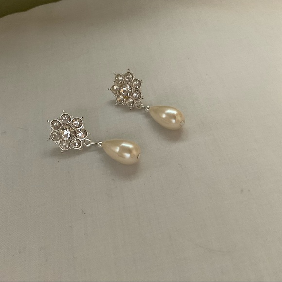 FAUX PEARL RHINESTONE NECKLACE AND MATCHING EARRINGS, CLASSIC - Picture 3 of 9